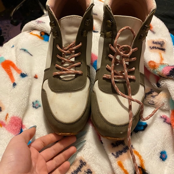 boots - Picture 2 of 3